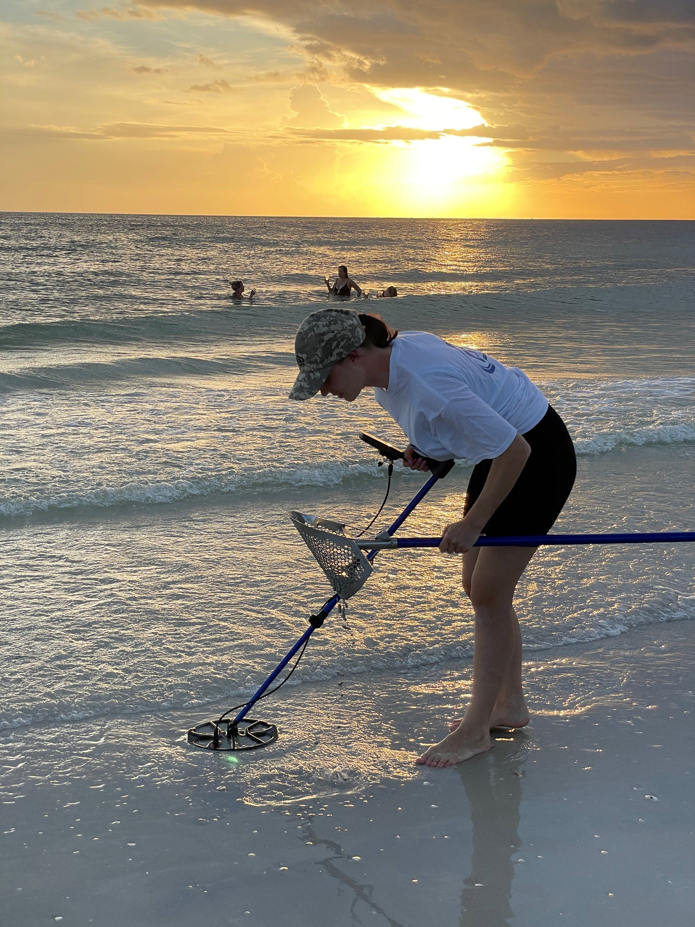 How a Sand Scoop Revolutionizes Your Metal Detecting Experience on the Beach