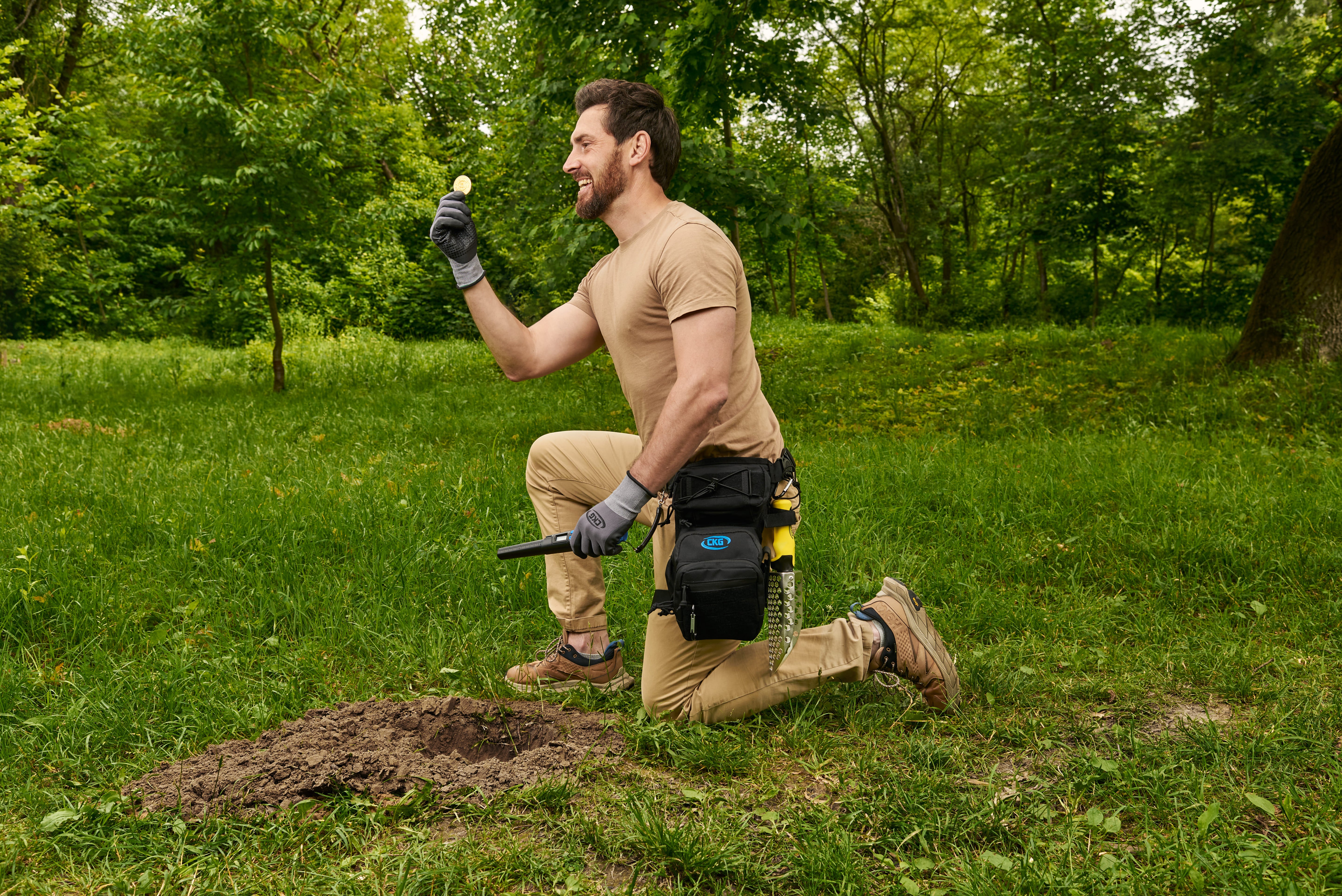 Tactical Waist Pouch for Metal Detecting