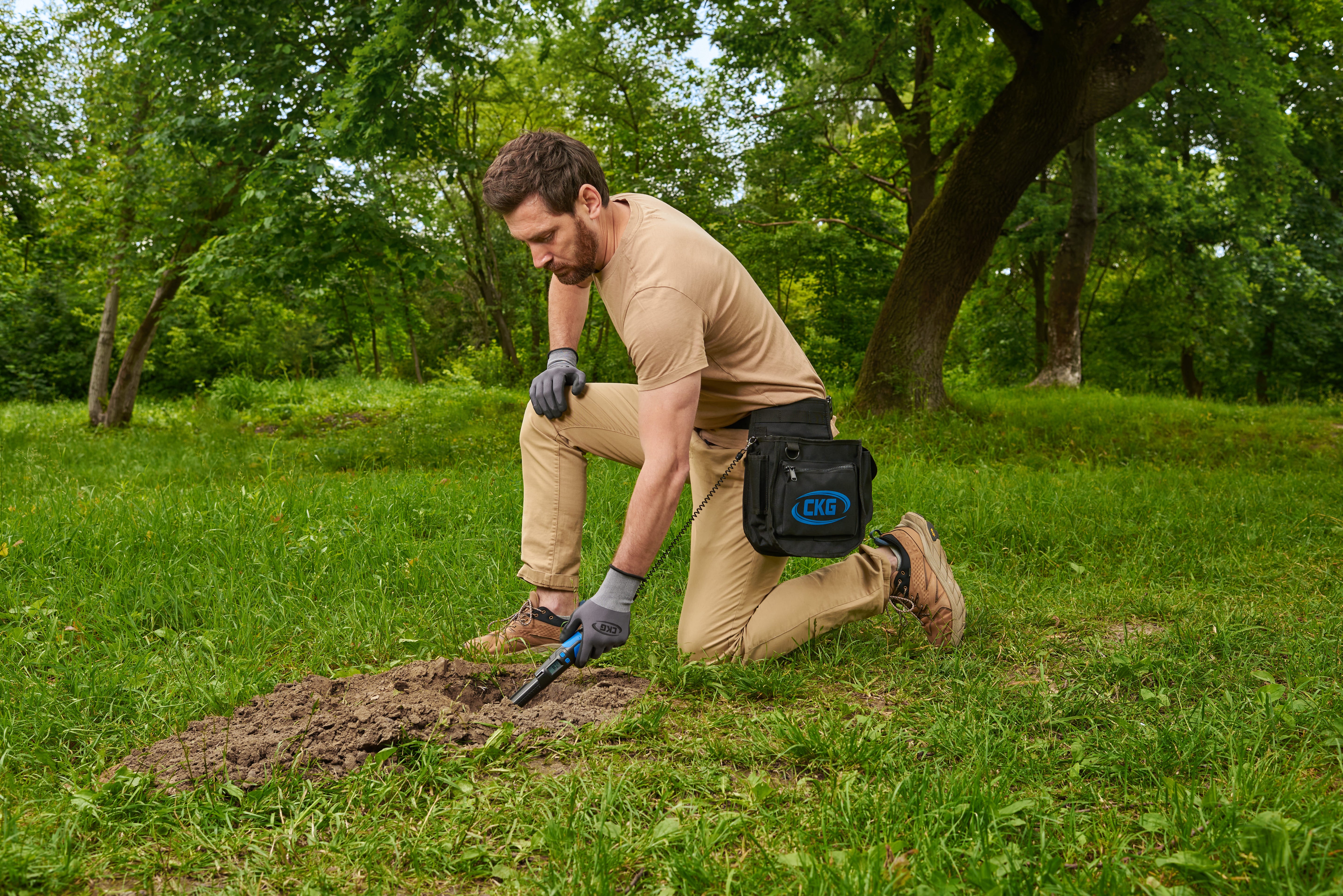 Tactical Waist Pouch for Metal Detecting